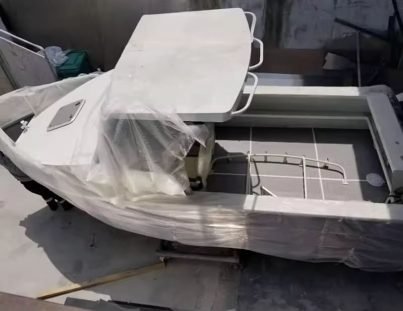 6.5m Aluminum Customized Central Console Fishing Boat for Depths in Watersports New Condition