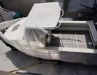 5.5m Central Console Customized Aluminum Fishing Boat for Vessels Reaching Depths in the Water