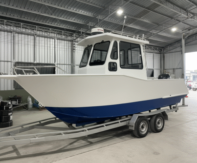 UBI 556 Customized Aluminum Cruising Yacht 5.56m 6 PAX Inboard Engine Anti-Slip New 2026 Model Petrol/Gasoline